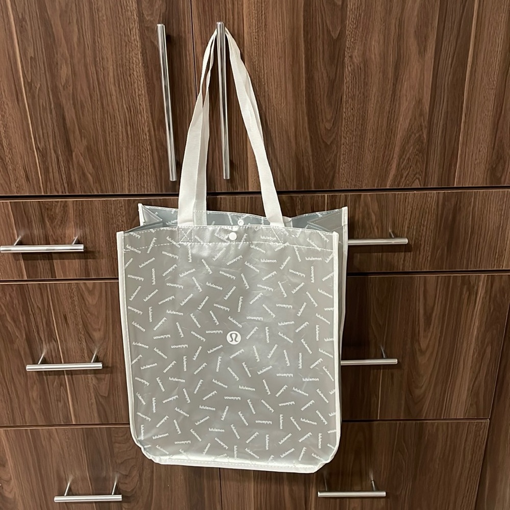 Lululemon silver bag
